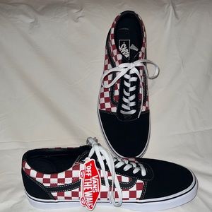 Side stripe style Ward Low Top Sneaker from Vans.